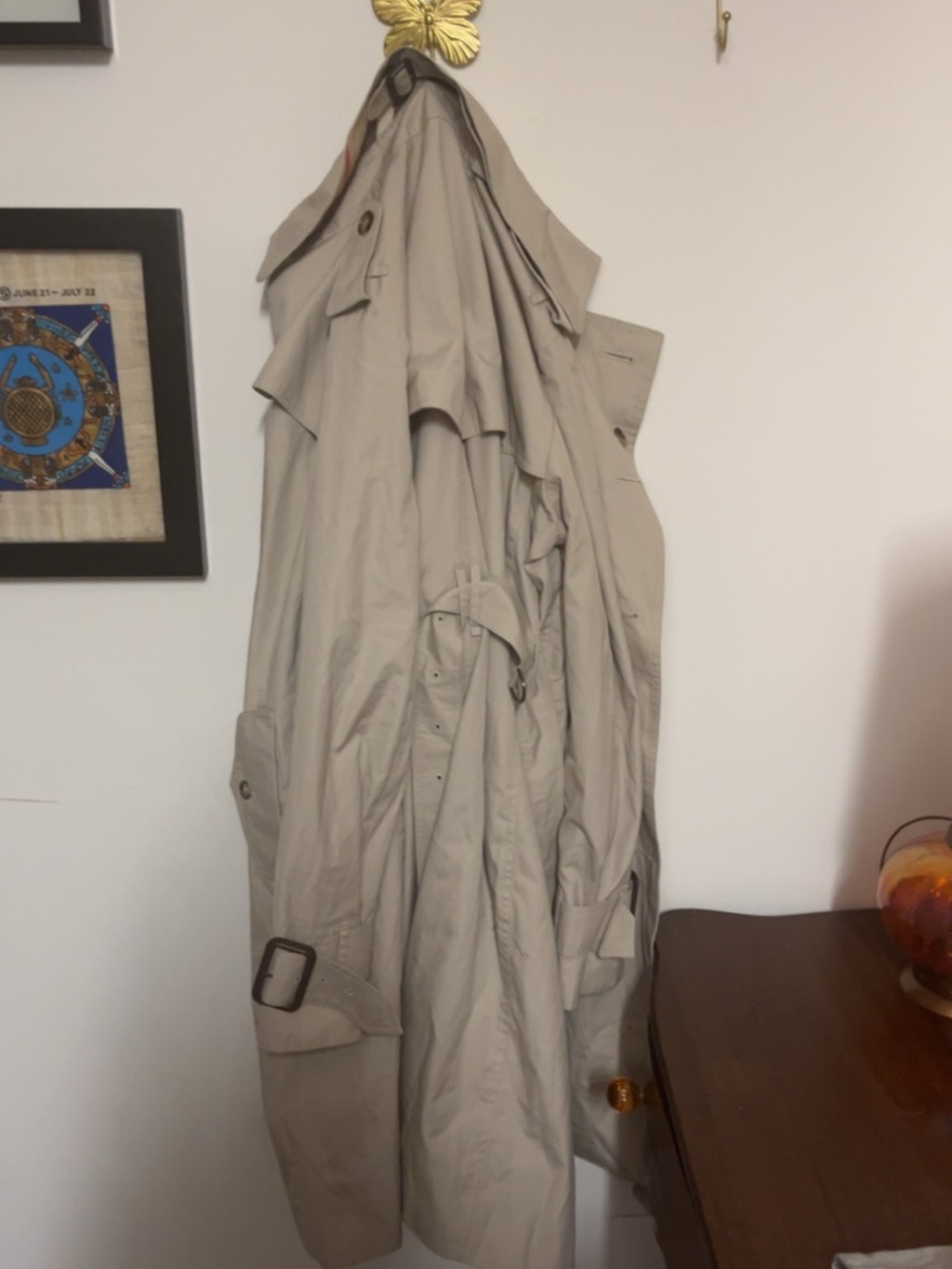 Burberry Classic Beige Trench Coat with Plaid Lining - Picture 3 of 3